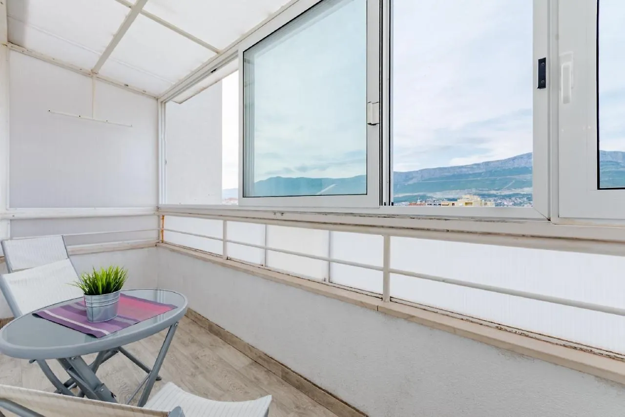 Mountain View Apartment Split